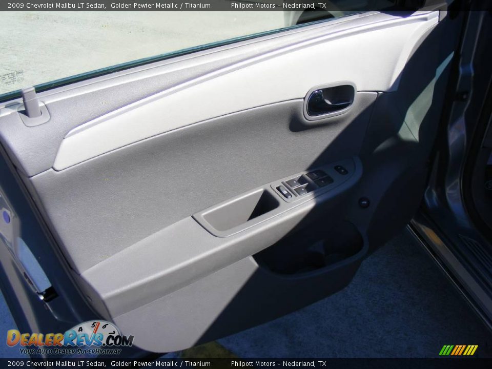 2009 Chevrolet Malibu LT Sedan Golden Pewter Metallic / Titanium Photo #32