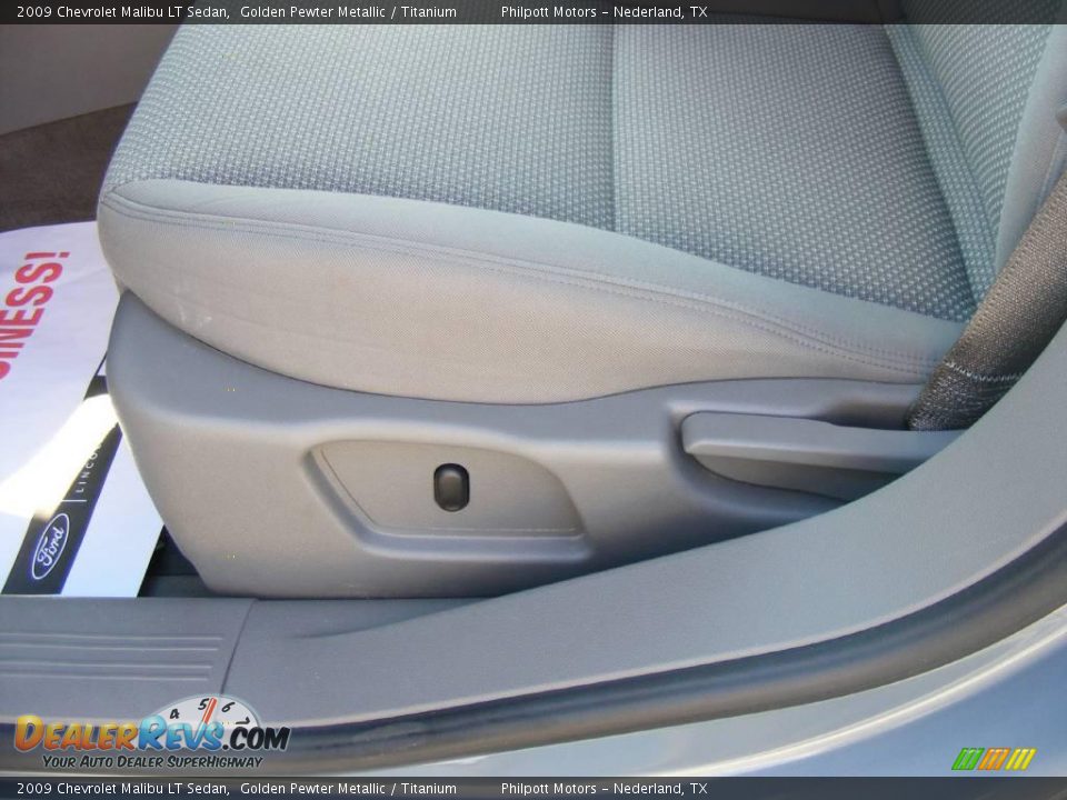 2009 Chevrolet Malibu LT Sedan Golden Pewter Metallic / Titanium Photo #35