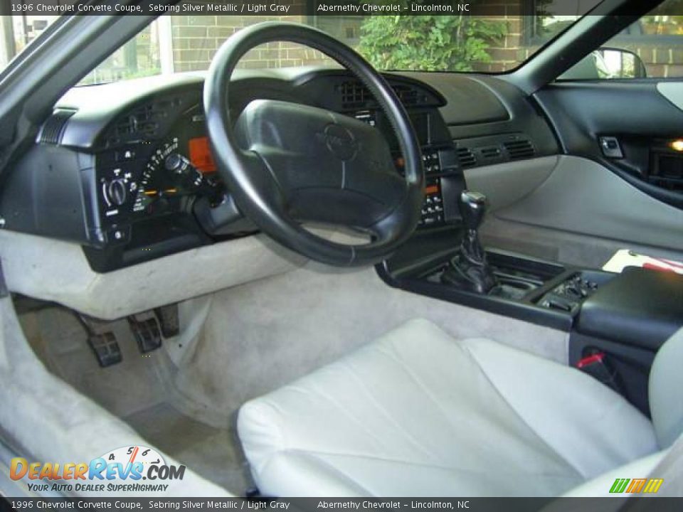 1996 Chevrolet Corvette Coupe Sebring Silver Metallic / Light Gray Photo #15