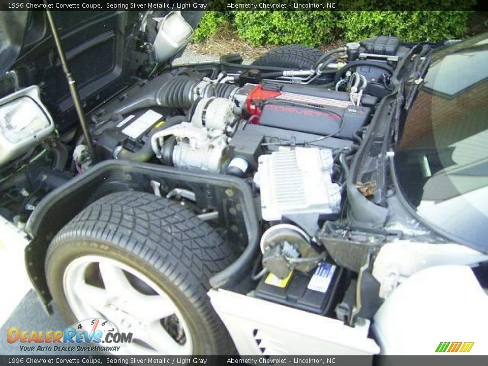 1996 Chevrolet Corvette Coupe Sebring Silver Metallic / Light Gray Photo #24