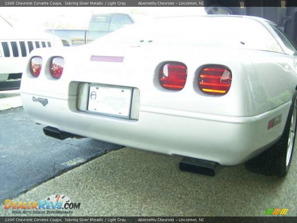 1996 Chevrolet Corvette Coupe Sebring Silver Metallic / Light Gray Photo #25