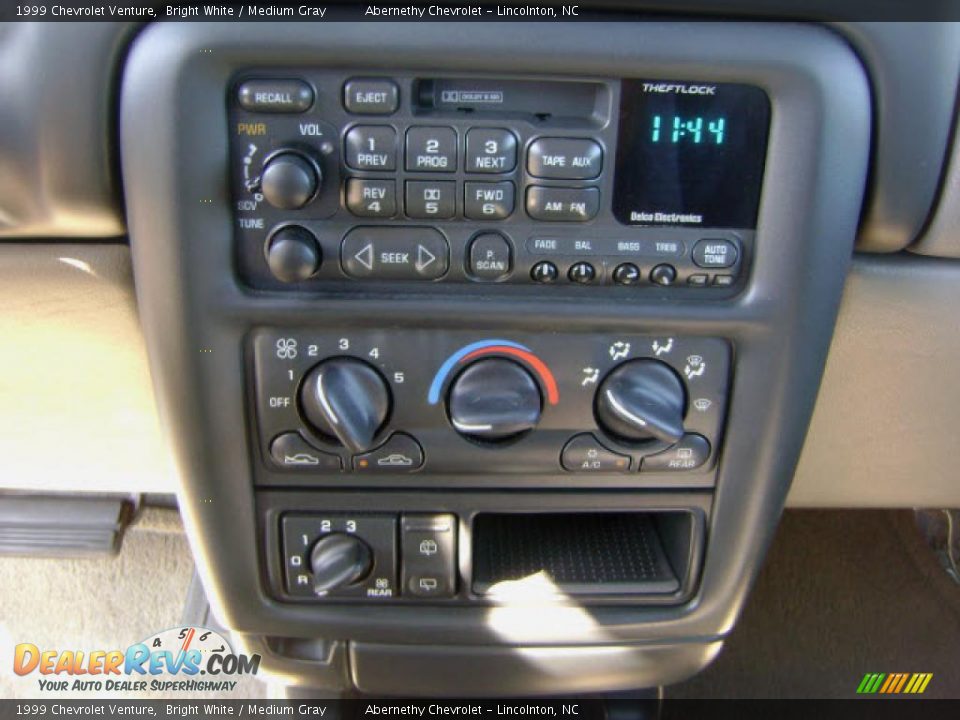 1999 Chevrolet Venture Bright White / Medium Gray Photo #7