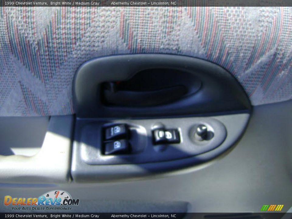 1999 Chevrolet Venture Bright White / Medium Gray Photo #8