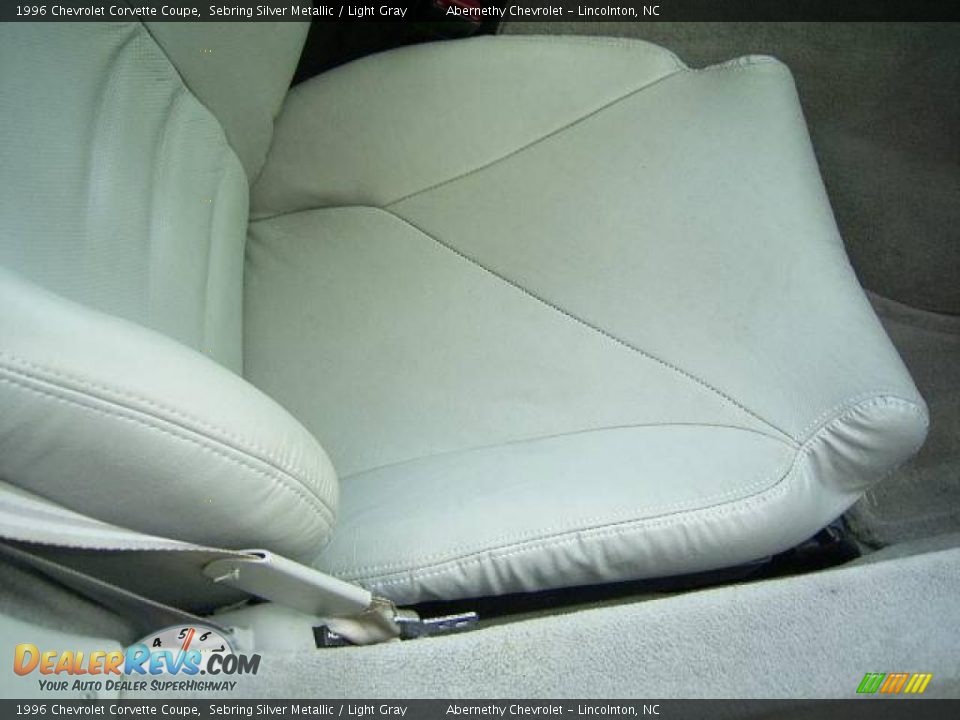 1996 Chevrolet Corvette Coupe Sebring Silver Metallic / Light Gray Photo #28