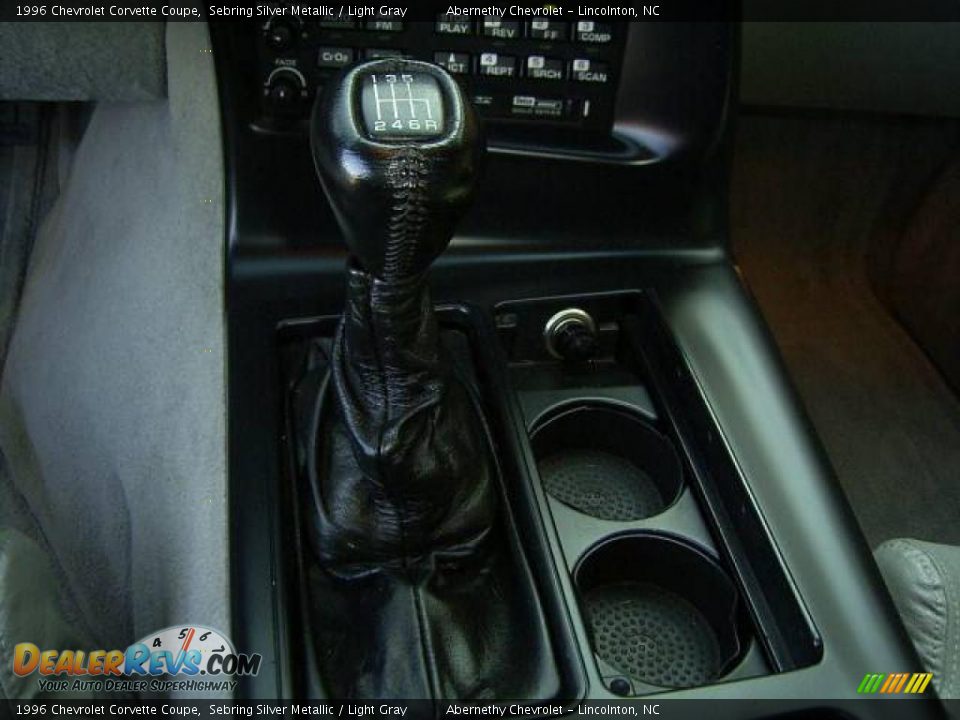 1996 Chevrolet Corvette Coupe Sebring Silver Metallic / Light Gray Photo #29