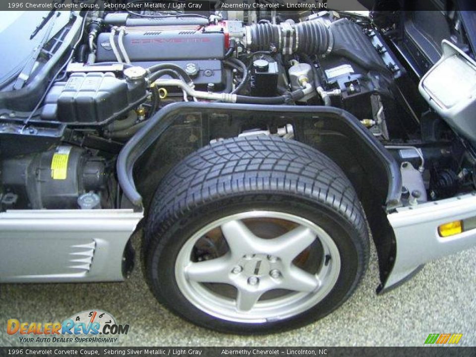 1996 Chevrolet Corvette Coupe Sebring Silver Metallic / Light Gray Photo #30