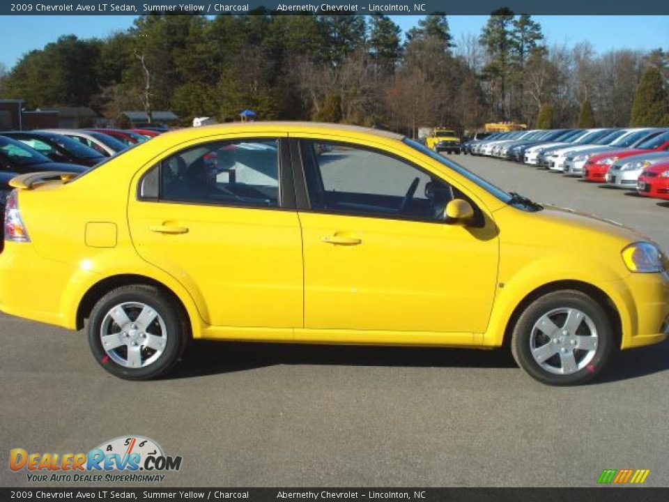 2009 Chevrolet Aveo LT Sedan Summer Yellow / Charcoal Photo #3