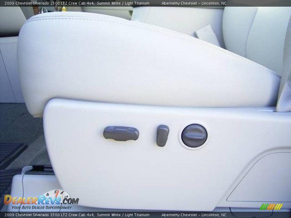 2009 Chevrolet Silverado 1500 LTZ Crew Cab 4x4 Summit White / Light Titanium Photo #10