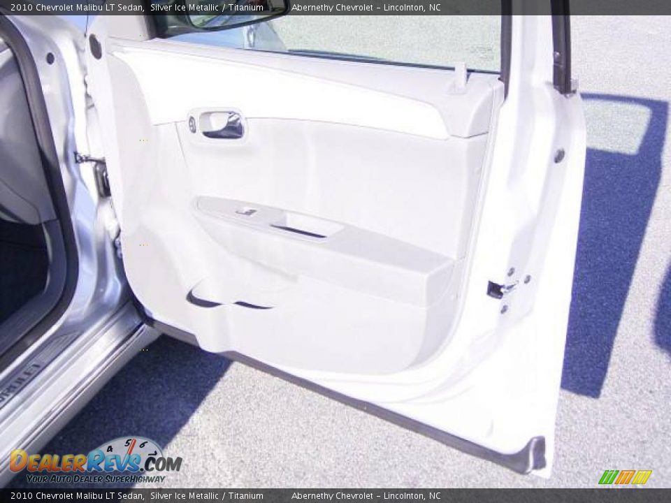 2010 Chevrolet Malibu LT Sedan Silver Ice Metallic / Titanium Photo #16