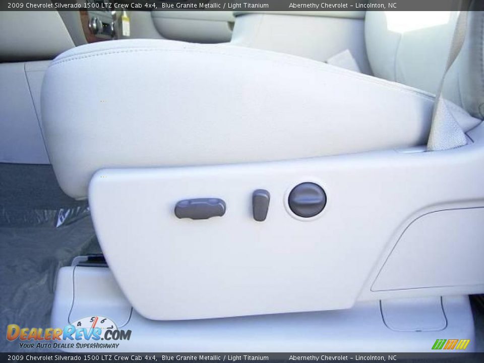 2009 Chevrolet Silverado 1500 LTZ Crew Cab 4x4 Blue Granite Metallic / Light Titanium Photo #10