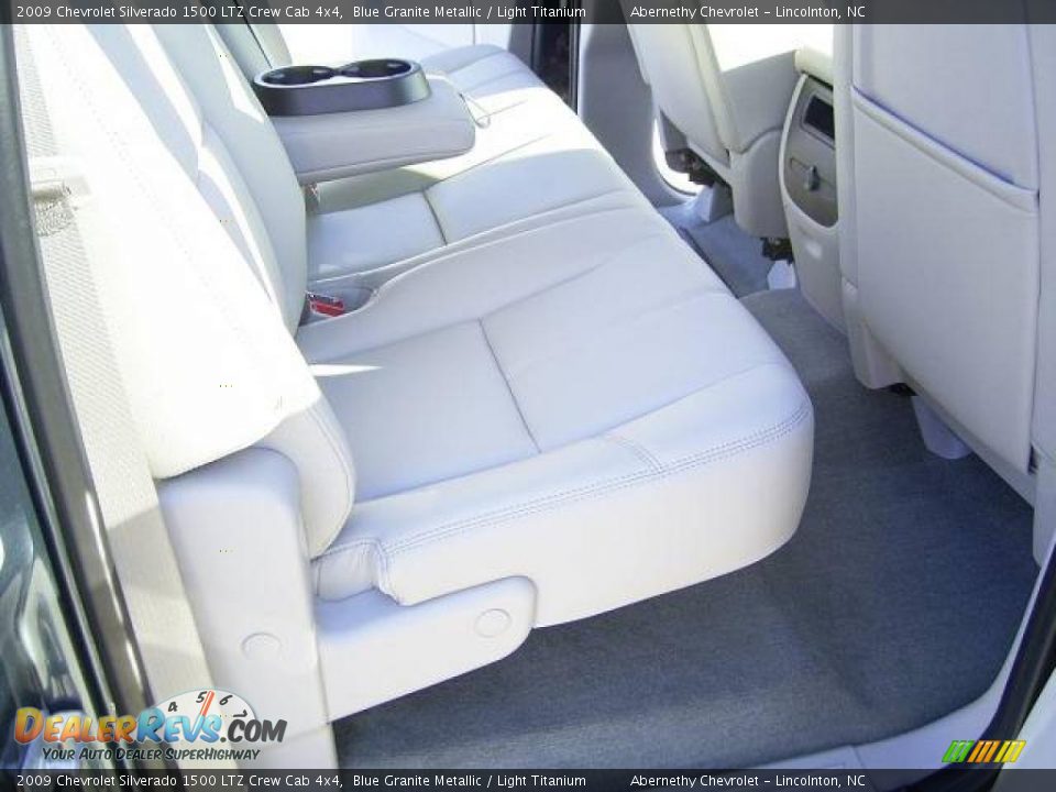 2009 Chevrolet Silverado 1500 LTZ Crew Cab 4x4 Blue Granite Metallic / Light Titanium Photo #13