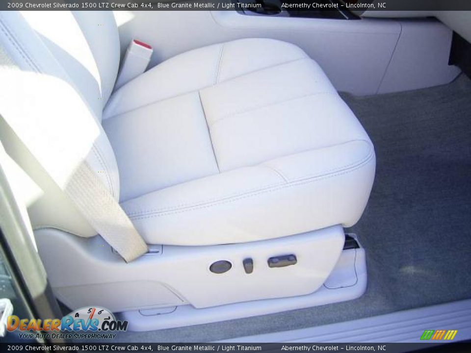 2009 Chevrolet Silverado 1500 LTZ Crew Cab 4x4 Blue Granite Metallic / Light Titanium Photo #14