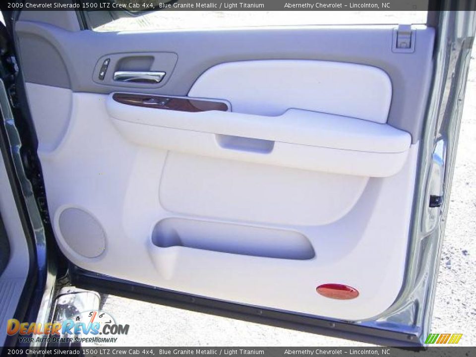 2009 Chevrolet Silverado 1500 LTZ Crew Cab 4x4 Blue Granite Metallic / Light Titanium Photo #16