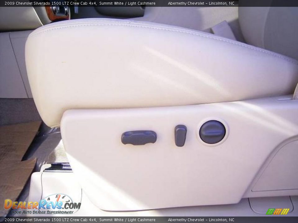 2009 Chevrolet Silverado 1500 LTZ Crew Cab 4x4 Summit White / Light Cashmere Photo #10