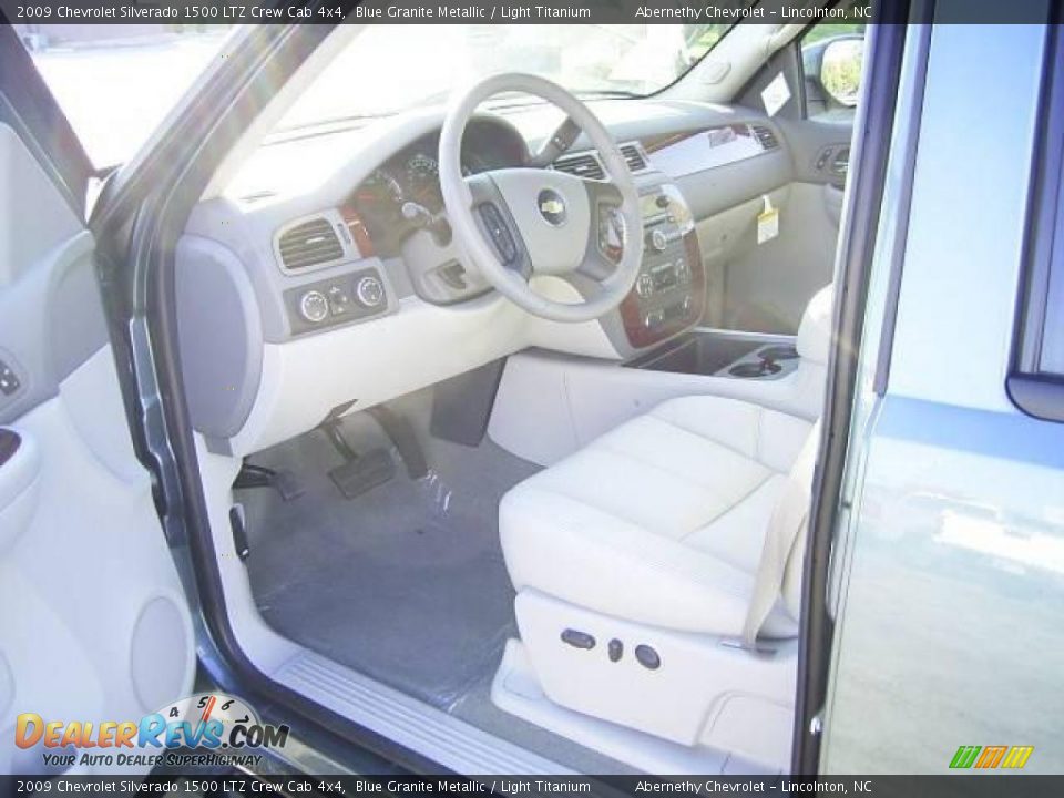 2009 Chevrolet Silverado 1500 LTZ Crew Cab 4x4 Blue Granite Metallic / Light Titanium Photo #25