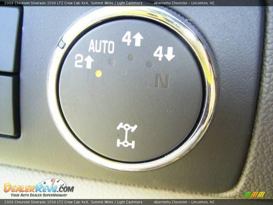 2009 Chevrolet Silverado 1500 LTZ Crew Cab 4x4 Summit White / Light Cashmere Photo #24