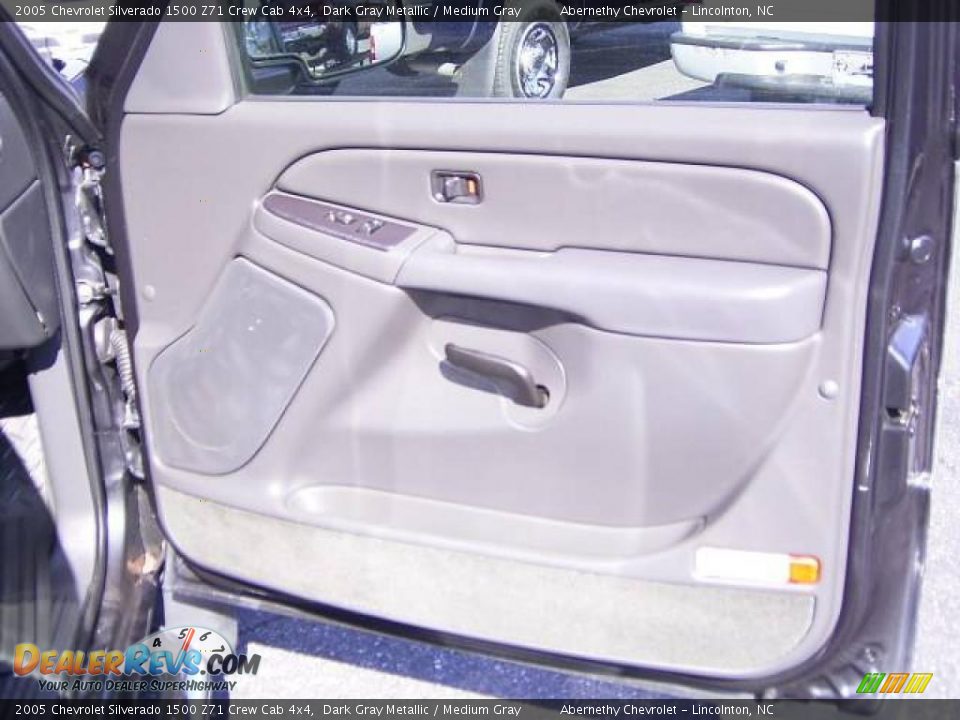 2005 Chevrolet Silverado 1500 Z71 Crew Cab 4x4 Dark Gray Metallic / Medium Gray Photo #14
