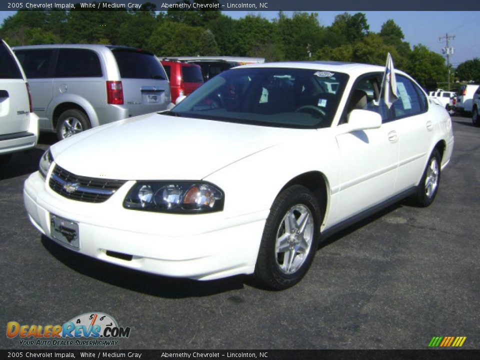 2005 Chevrolet Impala White / Medium Gray Photo #1