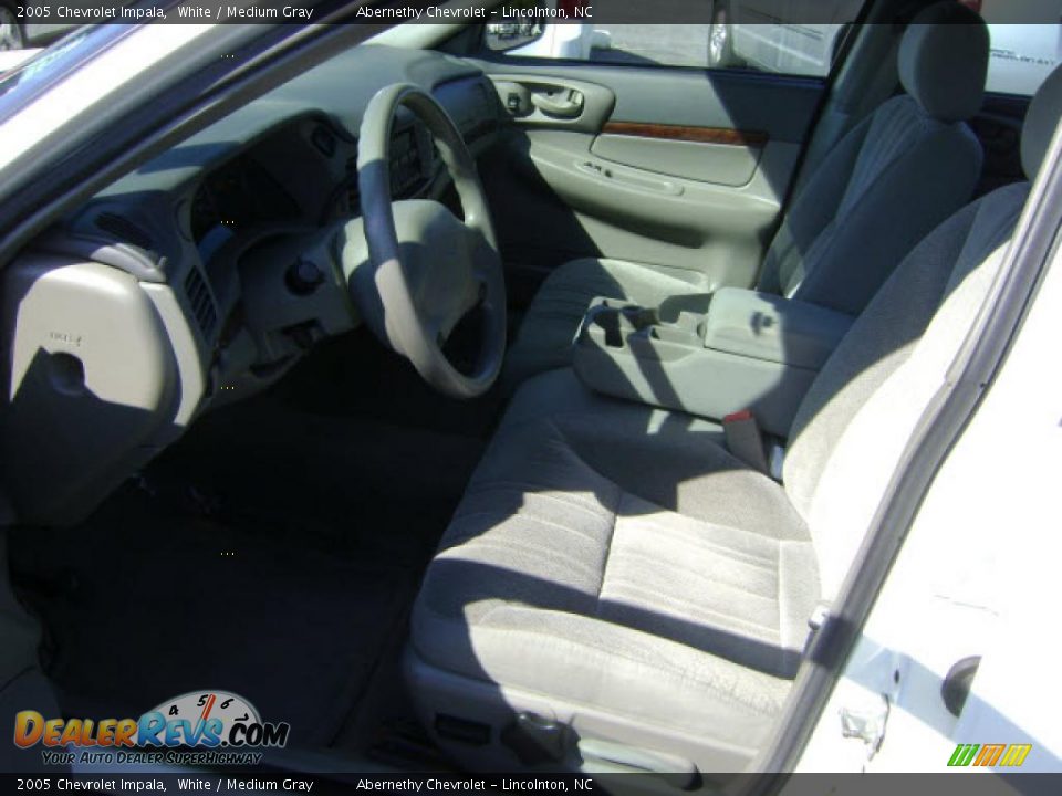 2005 Chevrolet Impala White / Medium Gray Photo #4
