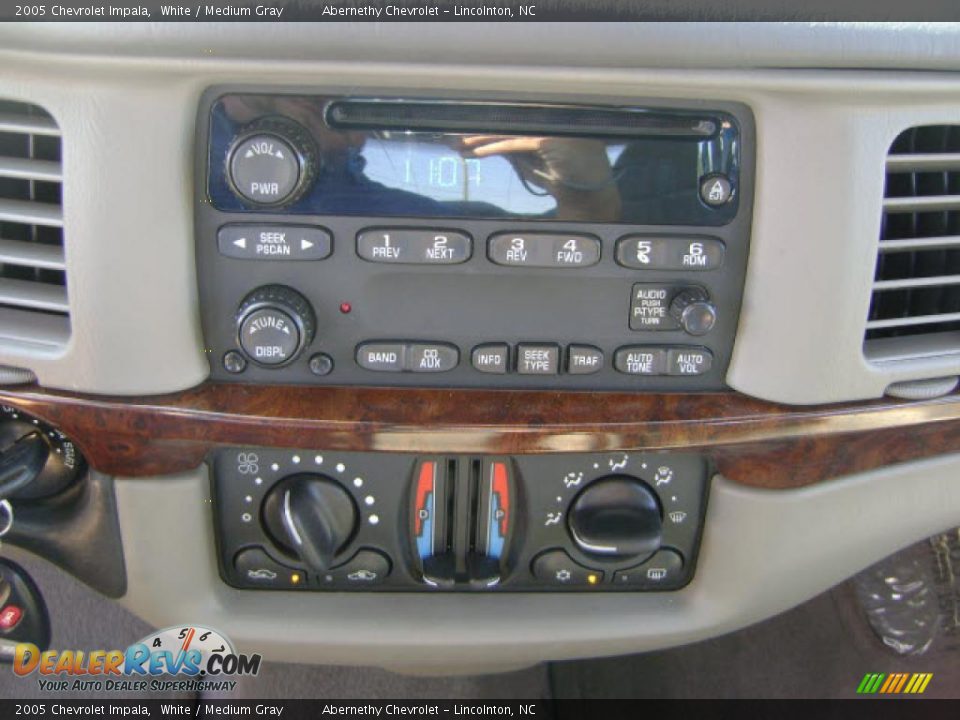 2005 Chevrolet Impala White / Medium Gray Photo #7