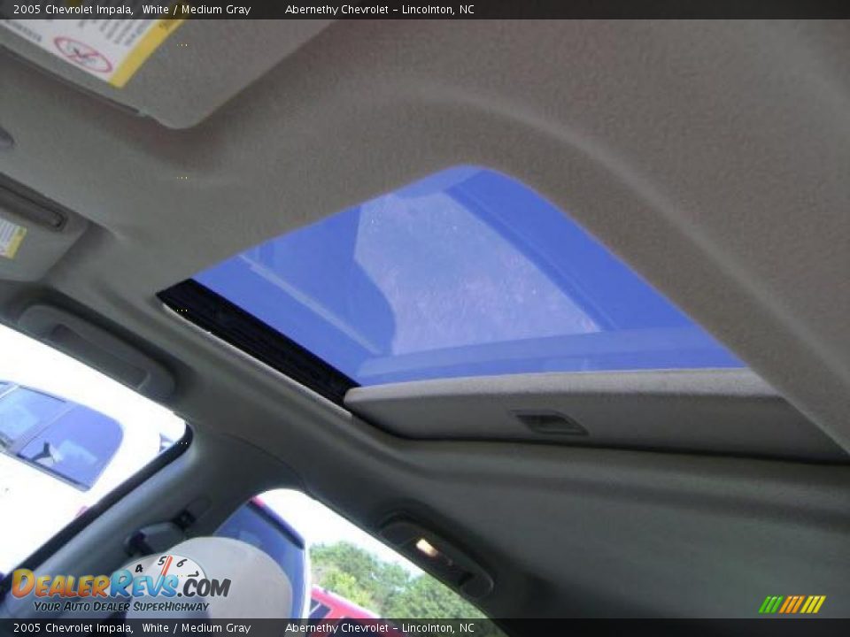 2005 Chevrolet Impala White / Medium Gray Photo #9