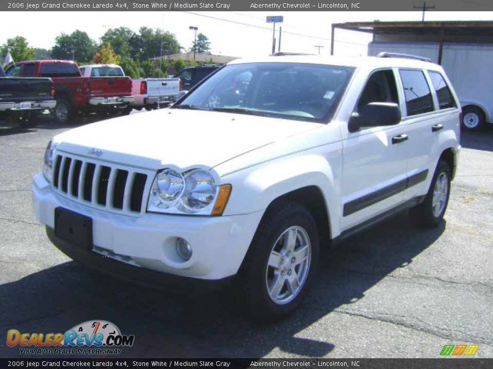 2006 Jeep Grand Cherokee Laredo 4x4 Stone White / Medium Slate Gray Photo #1