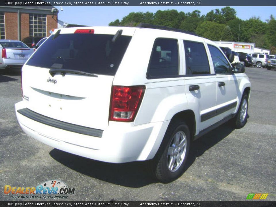 2006 Jeep Grand Cherokee Laredo 4x4 Stone White / Medium Slate Gray Photo #2