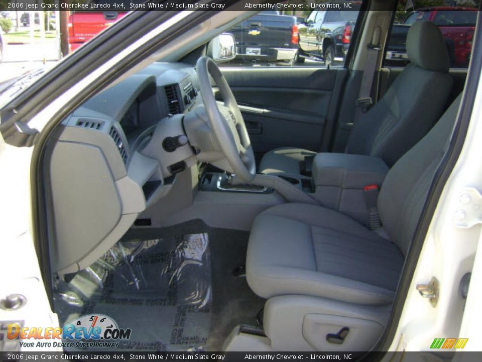 2006 Jeep Grand Cherokee Laredo 4x4 Stone White / Medium Slate Gray Photo #4