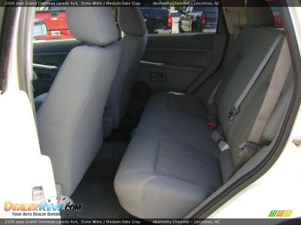 2006 Jeep Grand Cherokee Laredo 4x4 Stone White / Medium Slate Gray Photo #5
