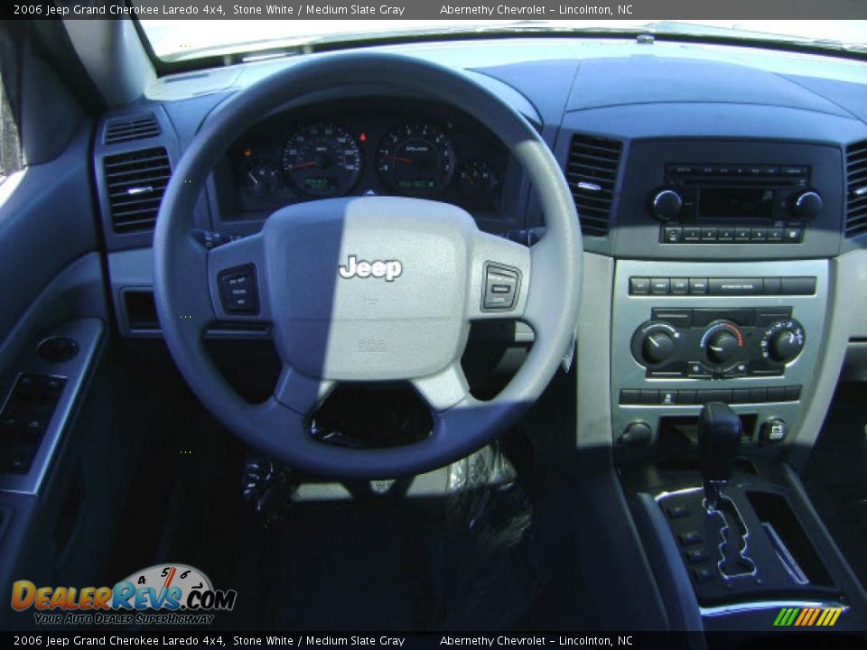 2006 Jeep Grand Cherokee Laredo 4x4 Stone White / Medium Slate Gray Photo #6