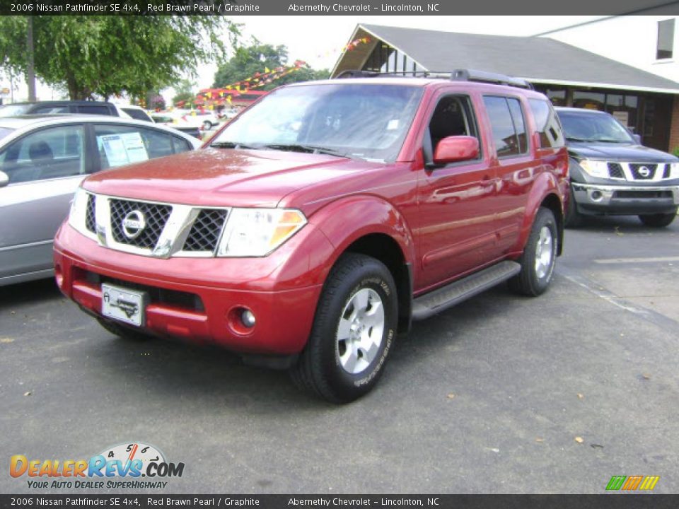 2006 Nissan Pathfinder SE 4x4 Red Brawn Pearl / Graphite Photo #1