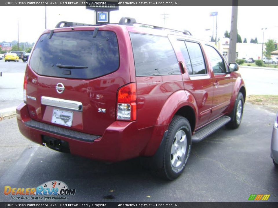 2006 Nissan Pathfinder SE 4x4 Red Brawn Pearl / Graphite Photo #2