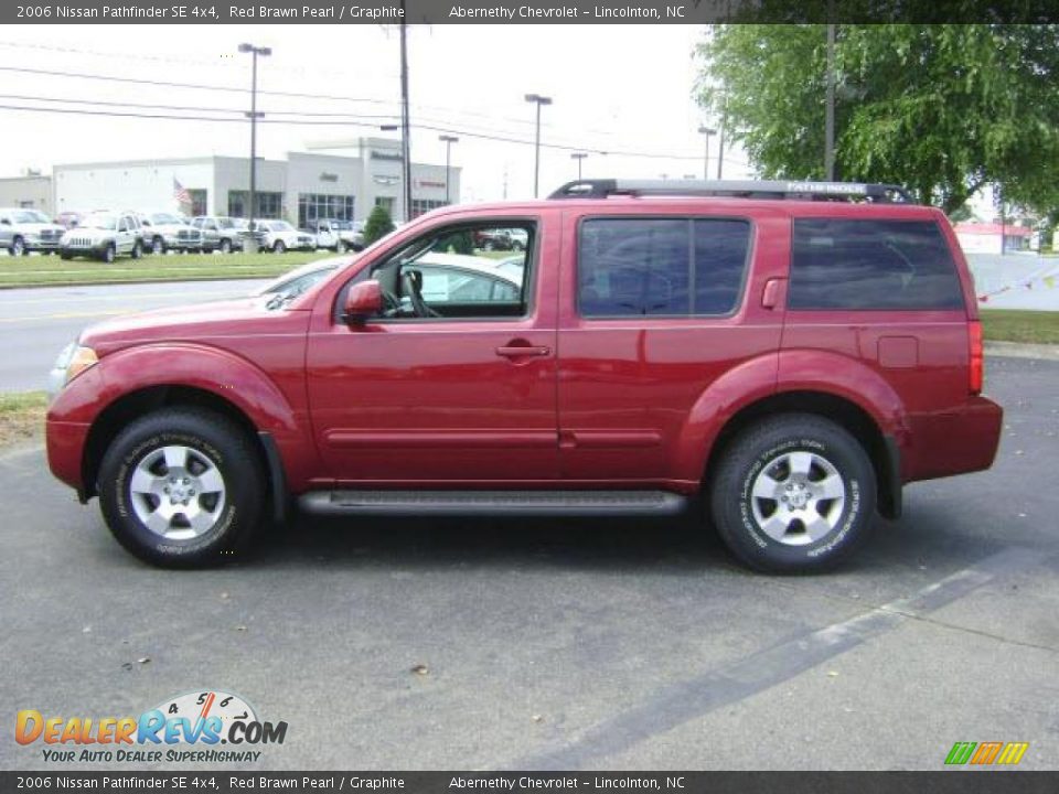 2006 Nissan Pathfinder SE 4x4 Red Brawn Pearl / Graphite Photo #3