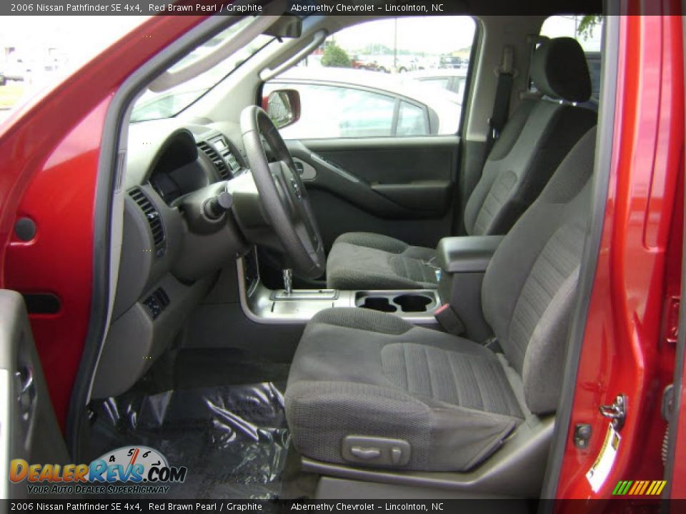2006 Nissan Pathfinder SE 4x4 Red Brawn Pearl / Graphite Photo #4