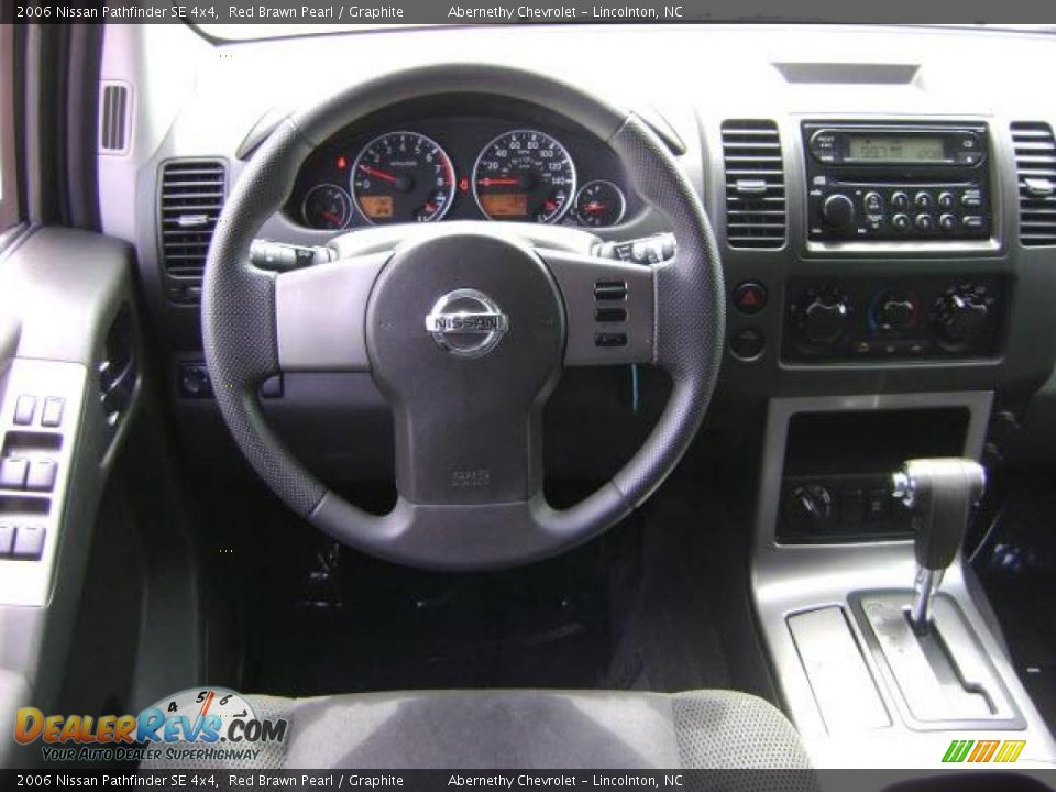 2006 Nissan Pathfinder SE 4x4 Red Brawn Pearl / Graphite Photo #6