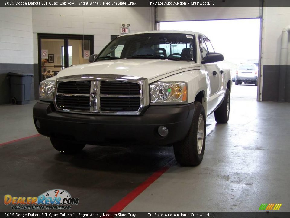 2006 Dodge Dakota SLT Quad Cab 4x4 Bright White / Medium Slate Gray Photo #2
