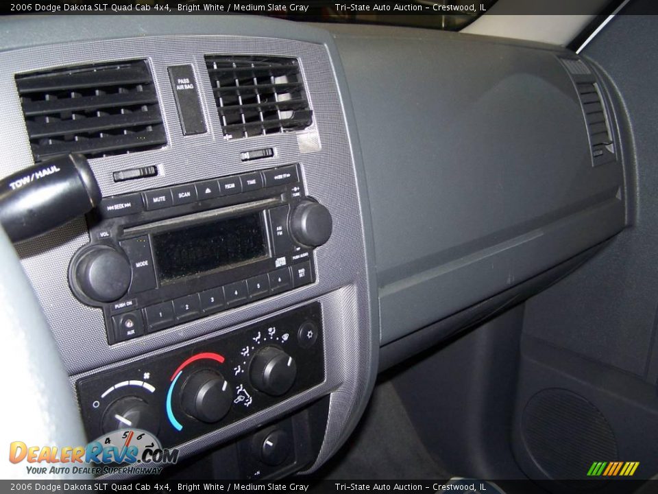 2006 Dodge Dakota SLT Quad Cab 4x4 Bright White / Medium Slate Gray Photo #12
