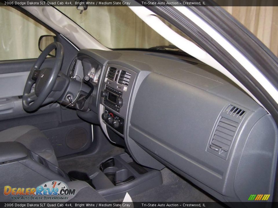 2006 Dodge Dakota SLT Quad Cab 4x4 Bright White / Medium Slate Gray Photo #15
