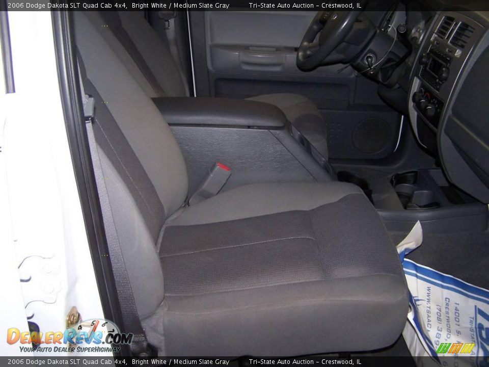 2006 Dodge Dakota SLT Quad Cab 4x4 Bright White / Medium Slate Gray Photo #16