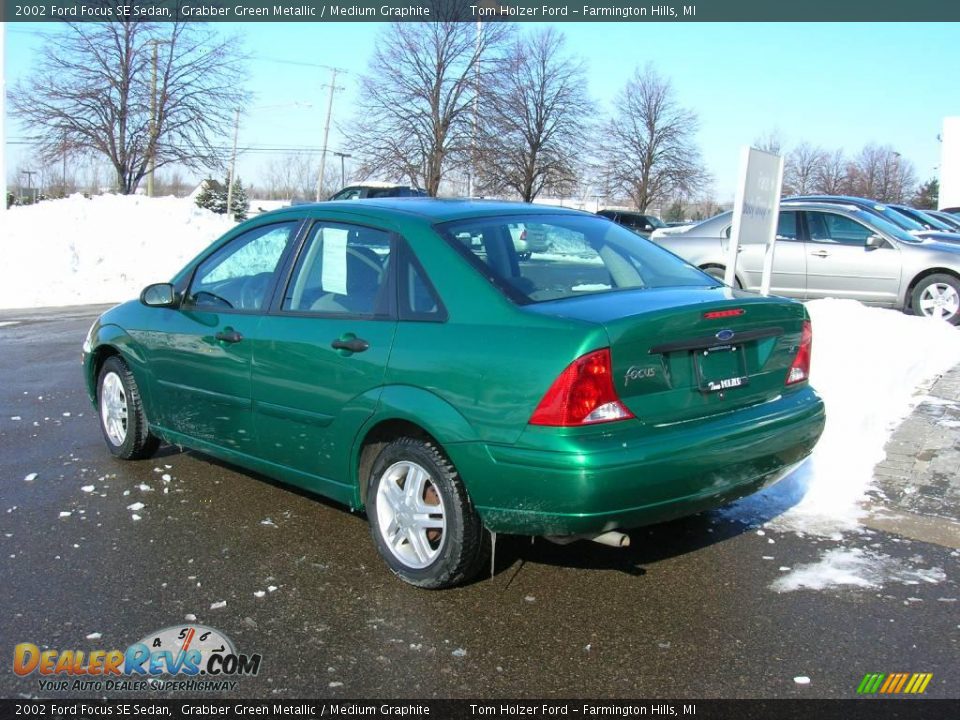 2002 Ford Focus SE Sedan Grabber Green Metallic / Medium Graphite Photo #3