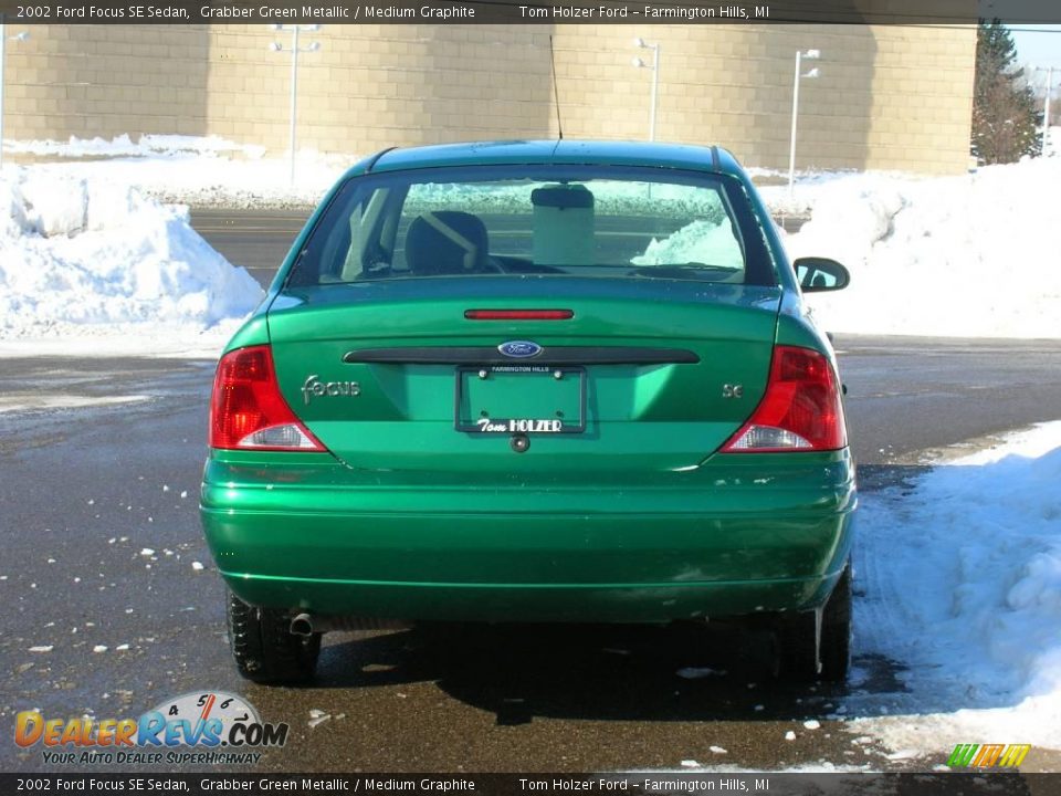 2002 Ford Focus SE Sedan Grabber Green Metallic / Medium Graphite Photo #4