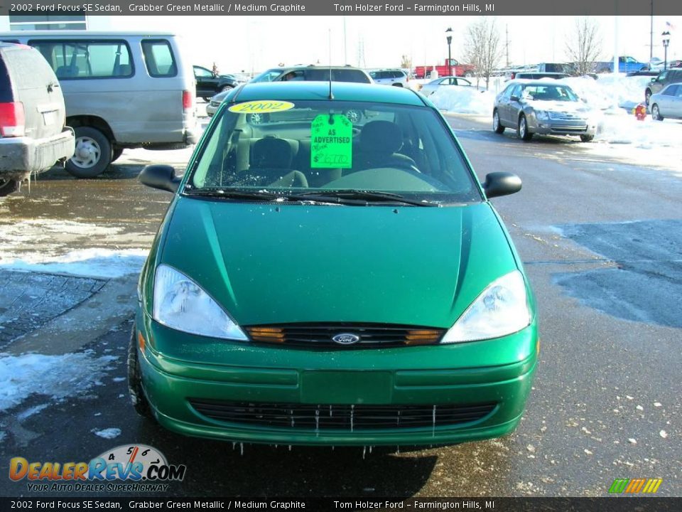 2002 Ford Focus SE Sedan Grabber Green Metallic / Medium Graphite Photo #8