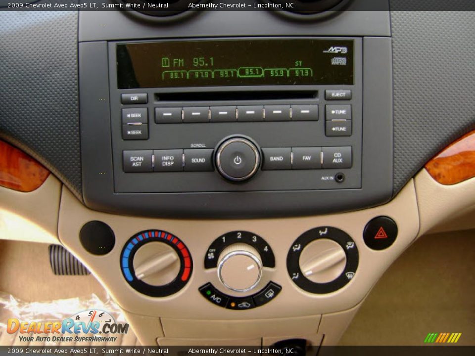 2009 Chevrolet Aveo Aveo5 LT Summit White / Neutral Photo #7