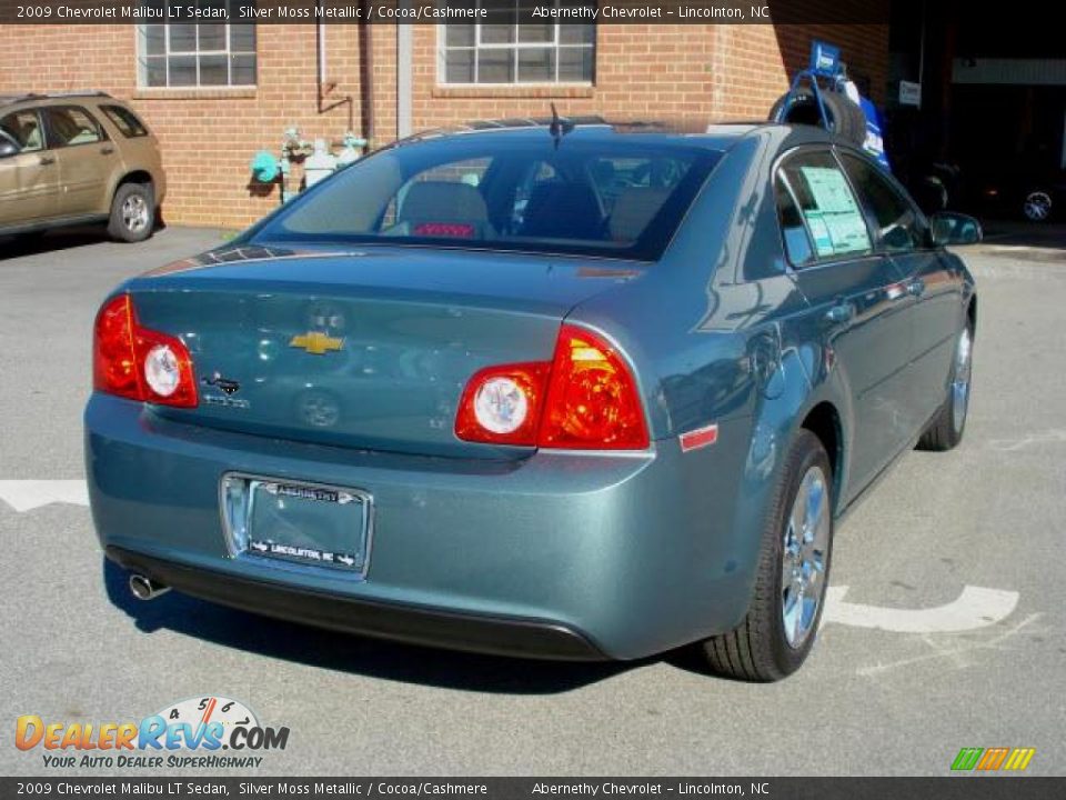 2009 Chevrolet Malibu LT Sedan Silver Moss Metallic / Cocoa/Cashmere Photo #2