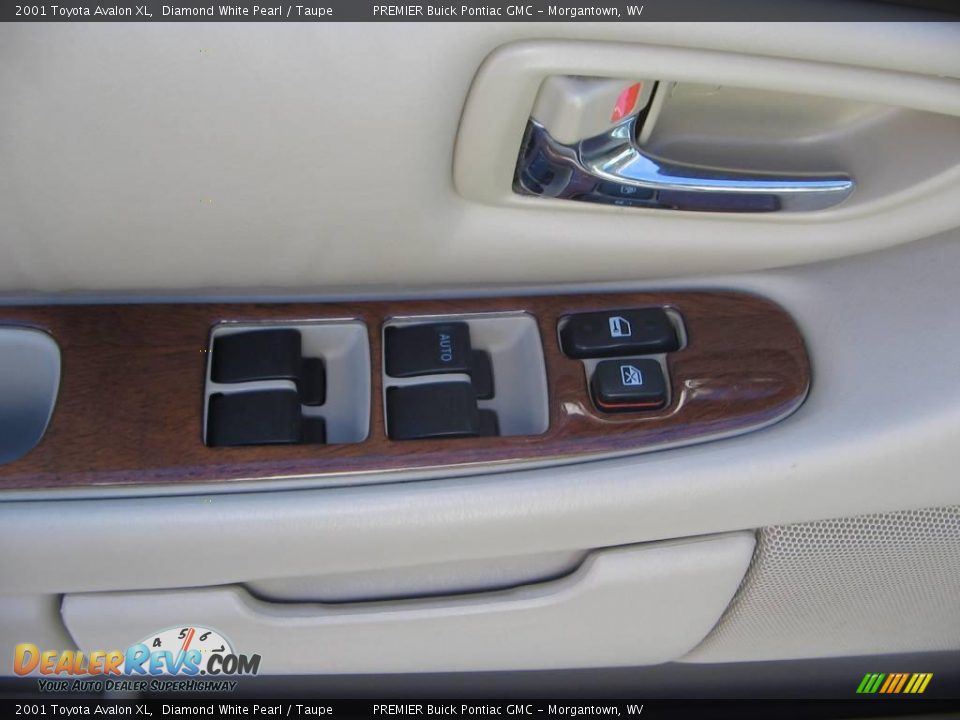 2001 Toyota Avalon XL Diamond White Pearl / Taupe Photo #15