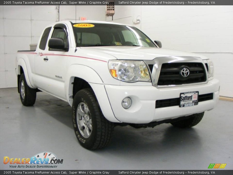 2005 Toyota Tacoma PreRunner Access Cab Super White / Graphite Gray Photo #3