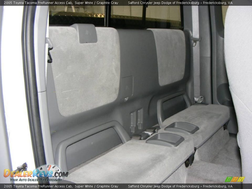 2005 Toyota Tacoma PreRunner Access Cab Super White / Graphite Gray Photo #18