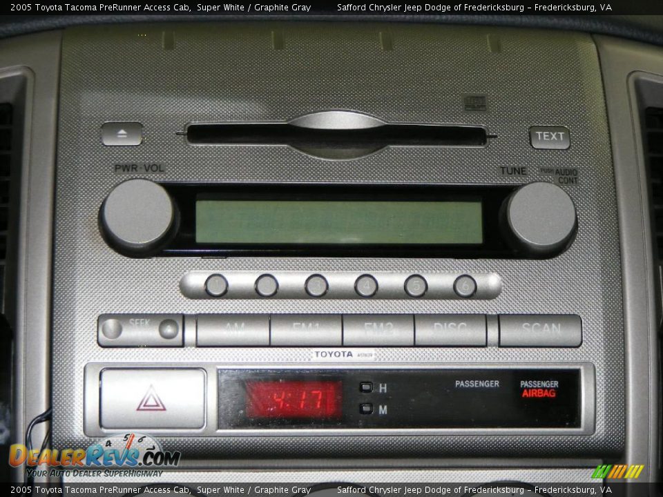 2005 Toyota Tacoma PreRunner Access Cab Super White / Graphite Gray Photo #21