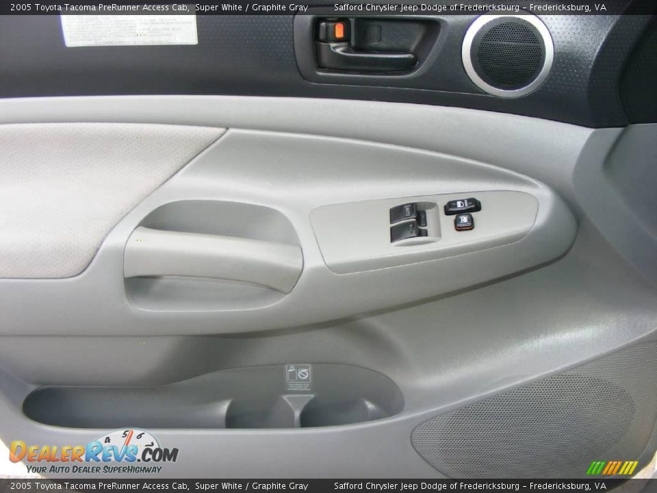 2005 Toyota Tacoma PreRunner Access Cab Super White / Graphite Gray Photo #24