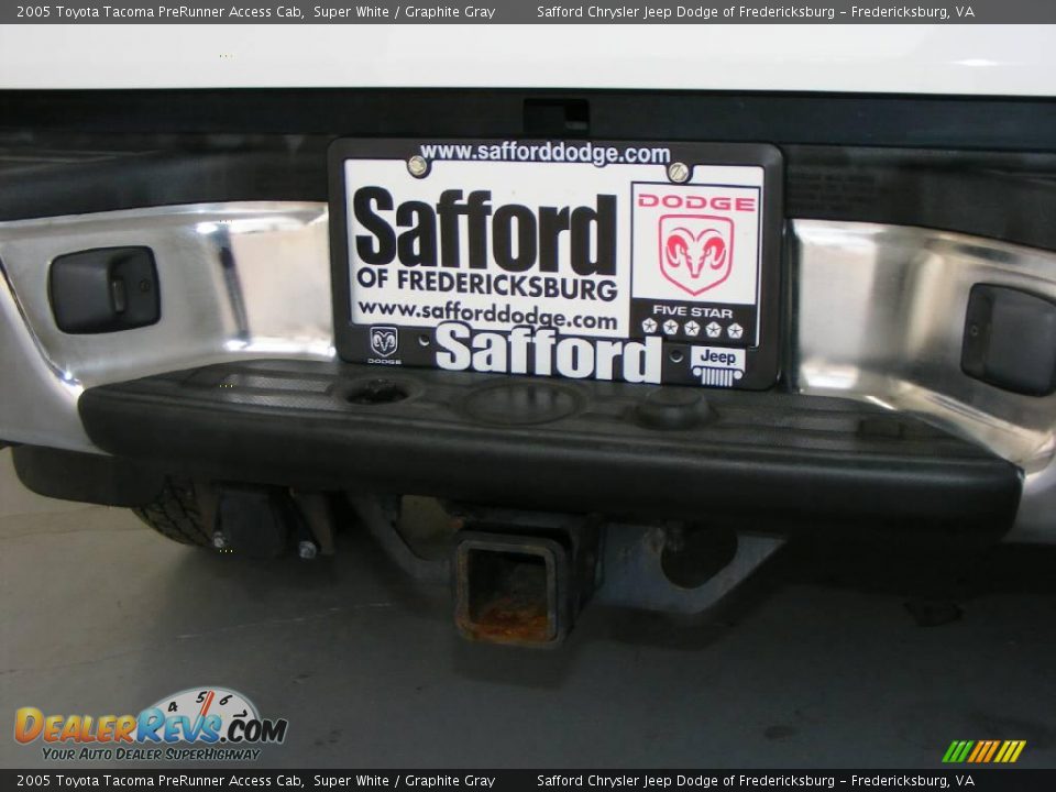 2005 Toyota Tacoma PreRunner Access Cab Super White / Graphite Gray Photo #26